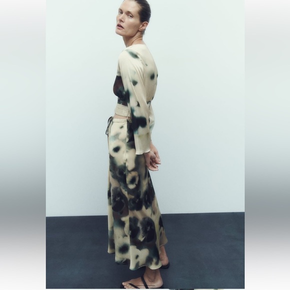 Zara TIE DYE PRINT SATIN EFFECT MIDI SKIRT - Picture 2 of 11